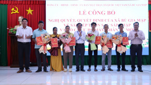 XÃ BÙ GIA MẬP TỔ CHỨC LỄ CÔNG BỐ NGHỊ QUYẾT, CÁC QUYẾT ĐỊNH...